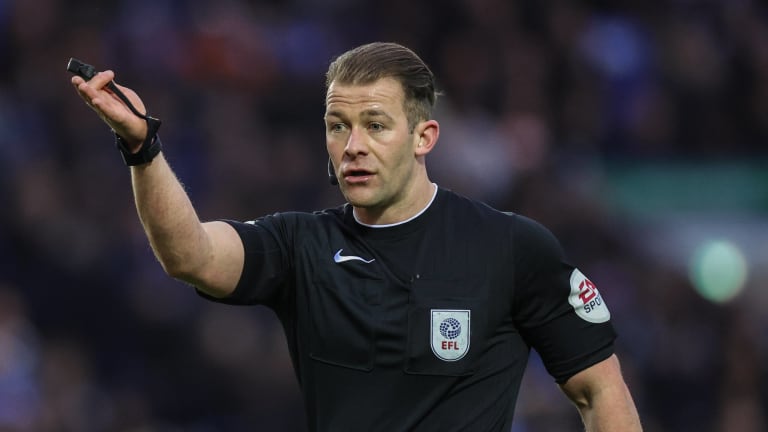 Who's the referee for Sunderland vs Plymouth?